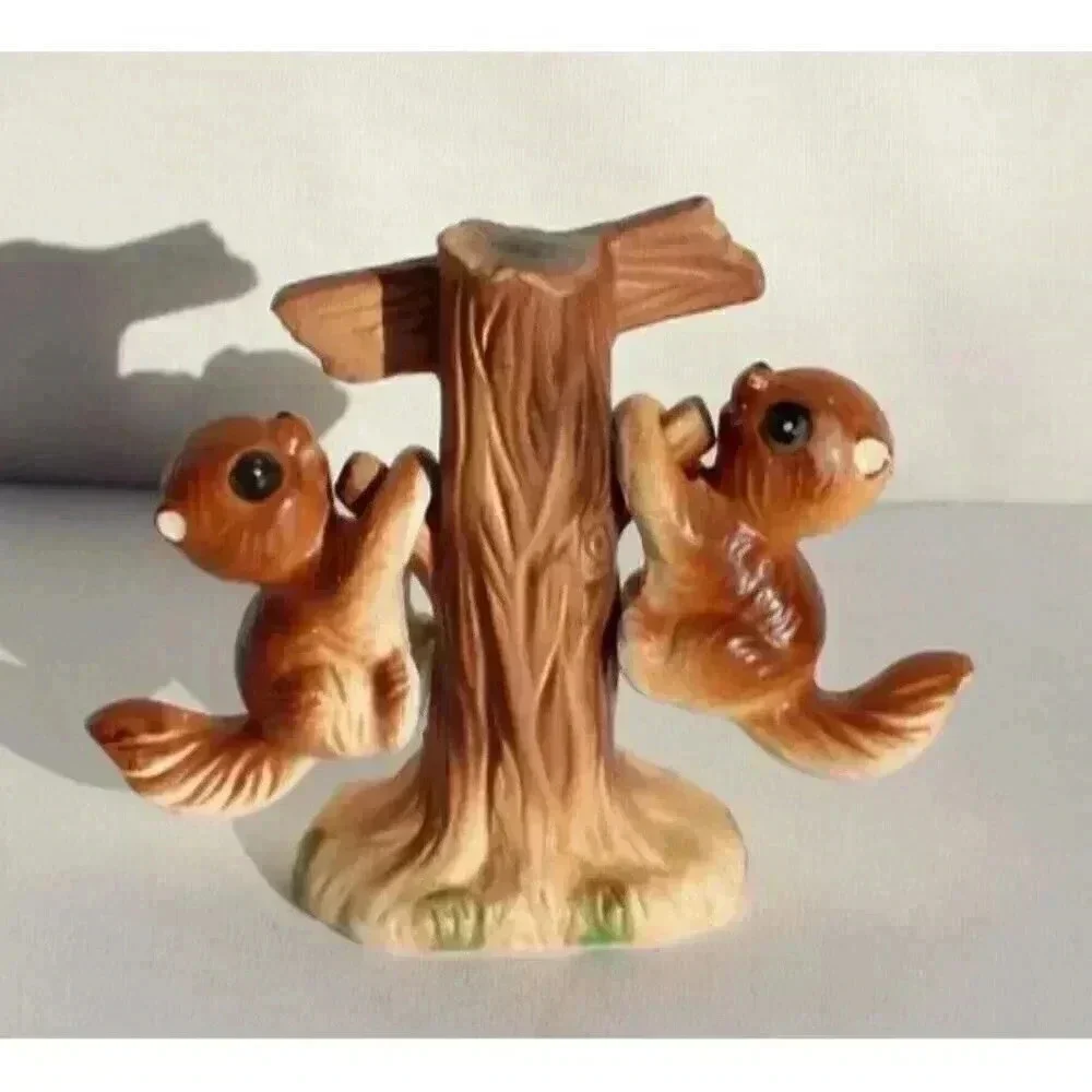 VTG California Salt And Pepper Slat N Pepper Shakers Squirrels Hanging From Tree